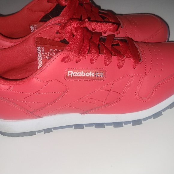 All Red Reebok with red shoe strings - Picture 12 of 12